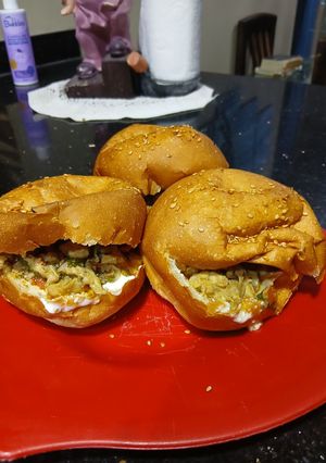 صورة لوصفة ساندوتشات كيزر شاورما الدجاج بالمايونيز🍔