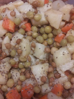 Una foto de Salad completa vegan(nutritiva y genial) ☕🐸