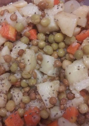 Una foto de Salad completa vegan(nutritiva y genial) ☕🐸