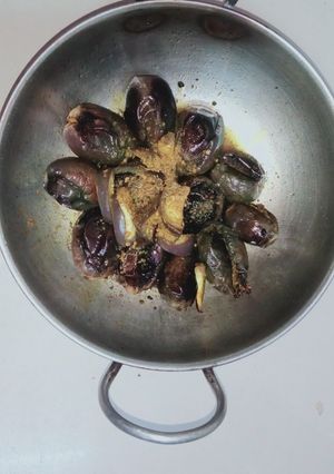 मिनी भरवा बैंगन (Mini bharwan baingan recipe in hindi) रेसिपी मुख्य फोटो