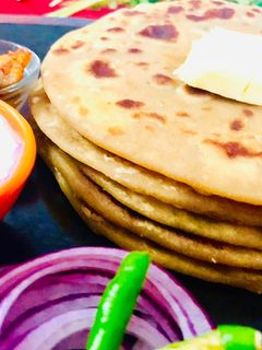 A picture of Aloo paratha.