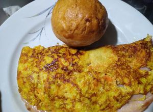 Una foto de OMELETTE SENCILLO. Puede ser un Súper Desayuno.