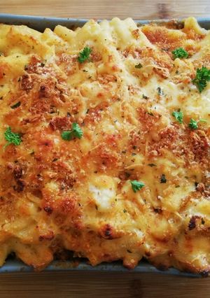 A picture of Mac & cheese.