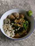 Lomie (mie kangkung)