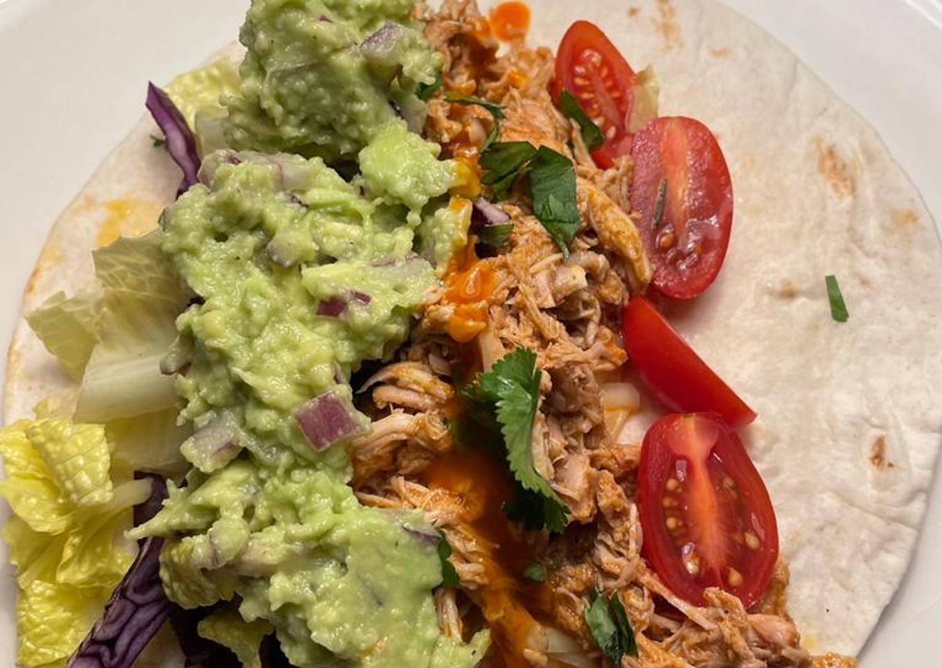 Easy pulled chicken tacos 🌮 with homemade guacamole 🥑 #onepot