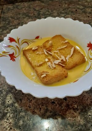 A picture of Hot rusk pudding.