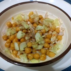 A picture of White chany salad 🥗.