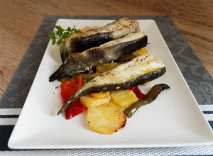 Foto principal de Rodaballo al horno con patatas y pimientos
