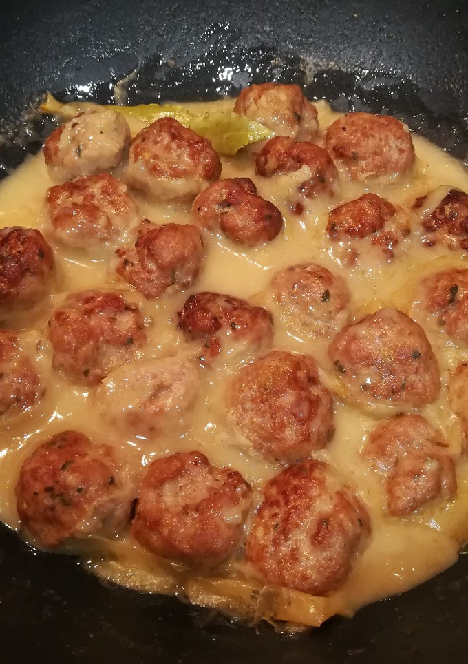 Una foto de Albóndigas con salsa de toda la vida