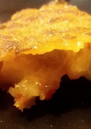 Foto principal de Empanadilla de queso de cabra y mermelada de pimiento