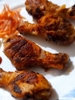 चिकन तंदुरी (Chicken tandoori recipe in marathi) रेसिपी चे मुख्य फोटो