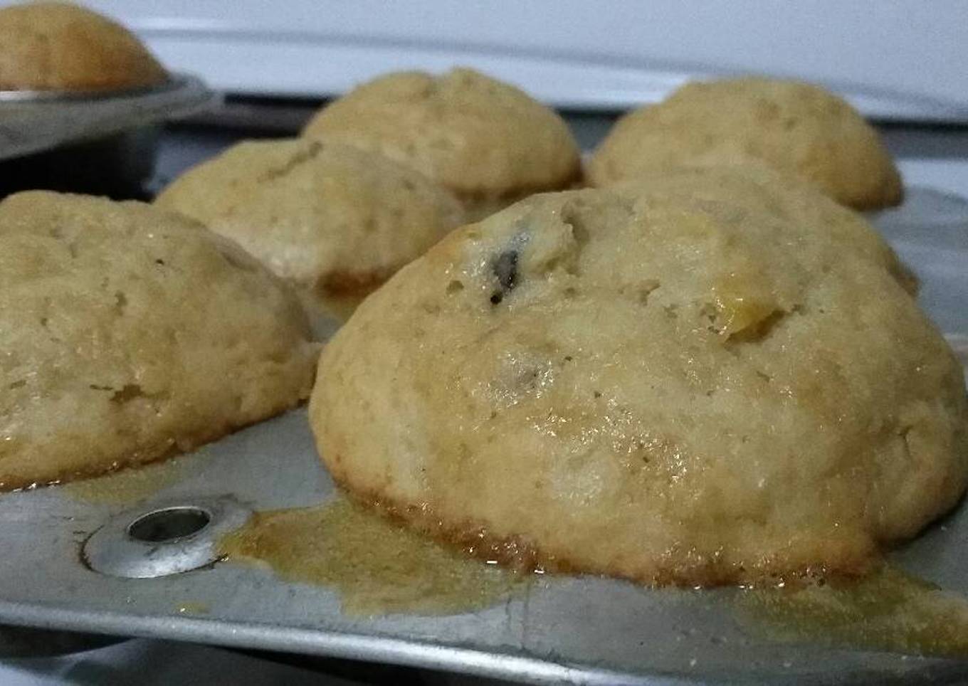 Banana and raisin muffins