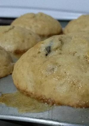 A picture of Banana and raisin muffins.