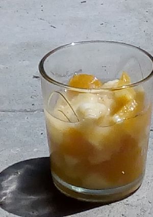 Una foto de Ensalada de frutas 😋🙂😁