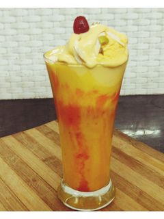 मँगो मस्तानी (mango mastani recipe in marathi) रेसिपी चे मुख्य फोटो
