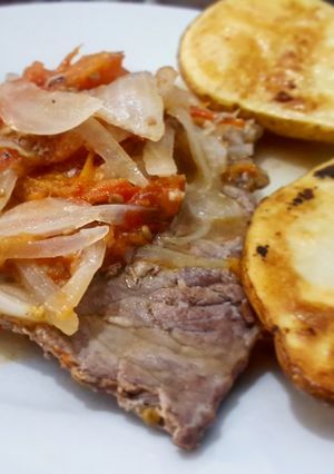 Una foto de Churrasco fácil con papas al horno