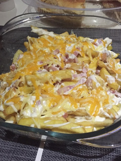 Una foto de Bacon-cheese fries (estilo Foster's)