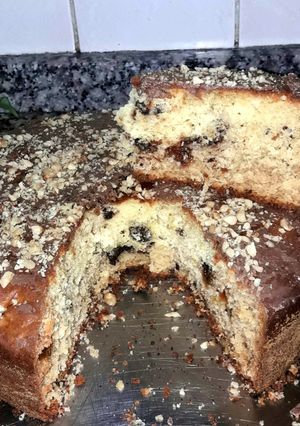 Una foto de Torta de nuez, membrillo y chocolate