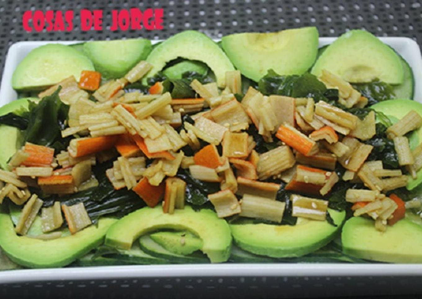 Ensalada de wakame, pepino y aguacate