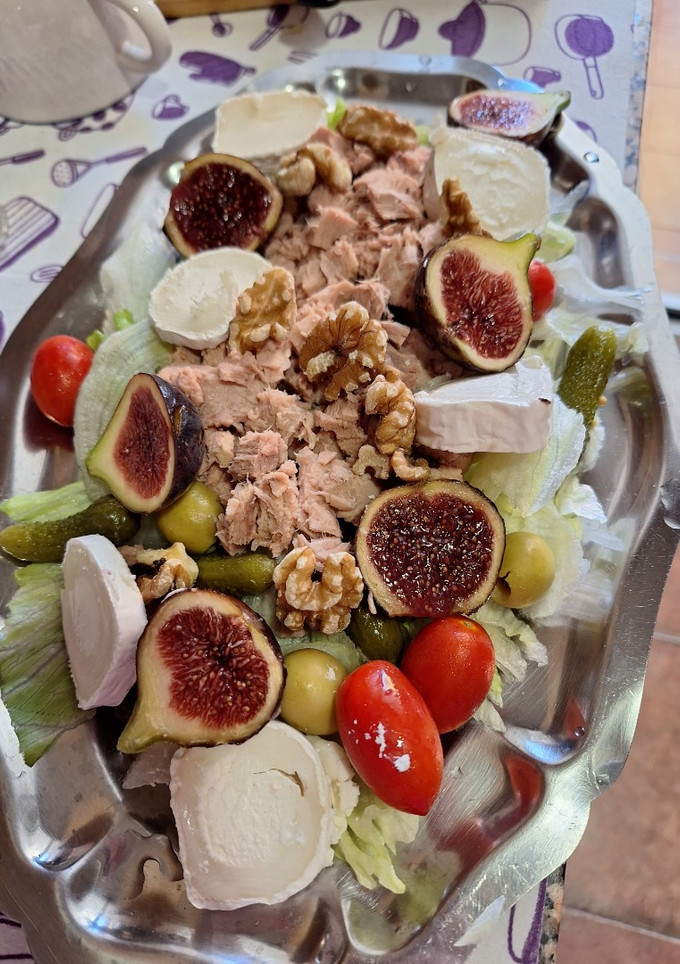 Una foto de Ensalada con higos