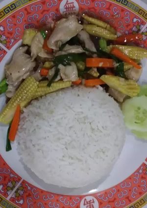 รูปของ ไก่ผัดยอดข้าวโพดราดหน้าข้าว