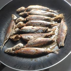 A picture of Fried Galunggong.