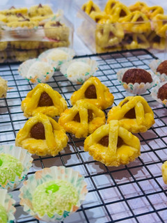 Foto resep 714. Aneka Kue Kering (Nastar-Choco Meses-Thumbprint Cookies-Coconut-Snow Ball-palm Sugar Cookies)
