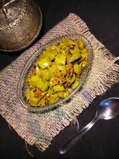 मोटी हरी मिर्च की सब्जी (moti hari mirch ki sabzi recipe in Hindi) रेसिपी मुख्य फोटो