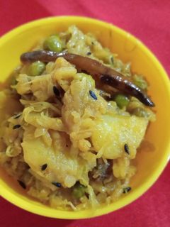 চাল বাঁধাকপি ঘন্ট (chal bandhakopi ghonto recipe in Bengali) রেসিপির প্রধান ছবি