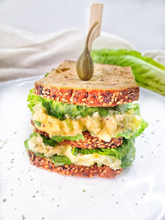Una foto de Sandwich de ensalada de huevo