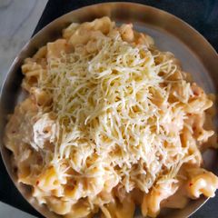 A picture of Italian white sauce pasta.