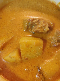 A picture of Aloo mutton khorma.