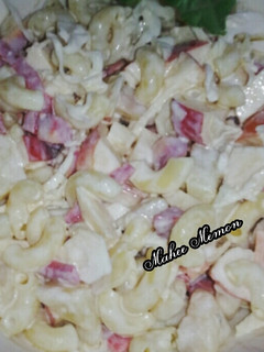 A picture of Macroni cream salad.