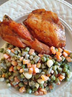 Una foto de Pollo frito con achiote 👍🇵🇪