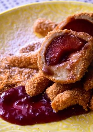 Szilvás gombóc nudlival recept fotója