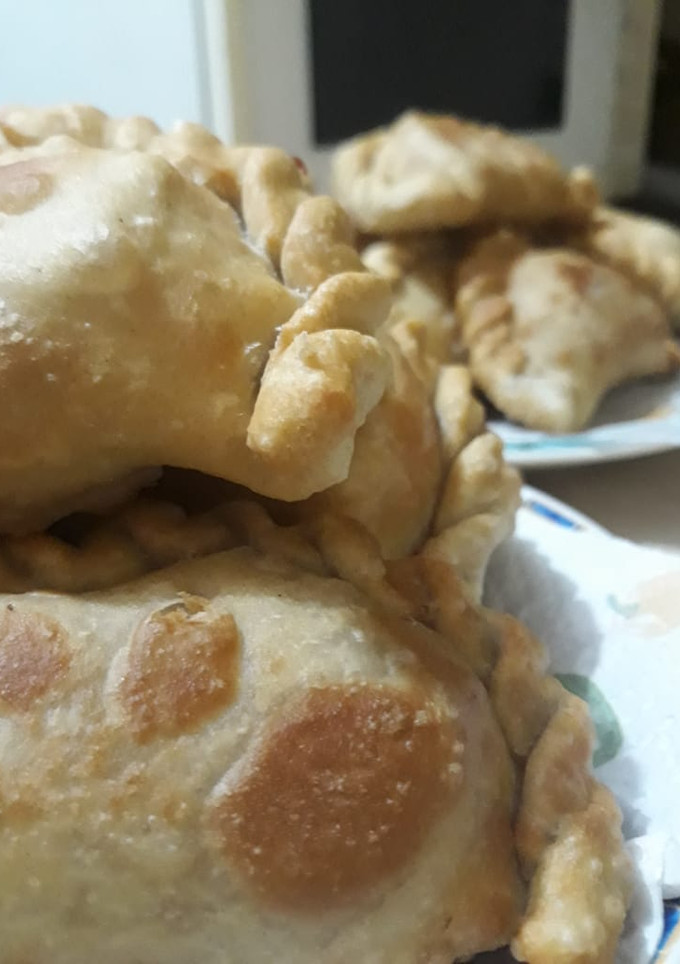 Una foto de Empanaditas fritas de queso y pollo!!🧀🍗