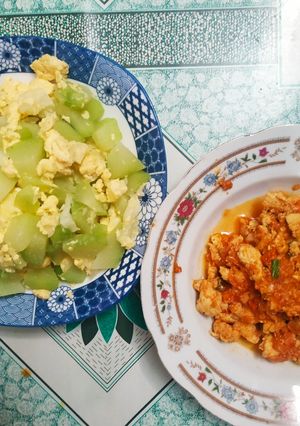 Hình của món Ức gà sốt cà + trứng xào su hào bắp cải.