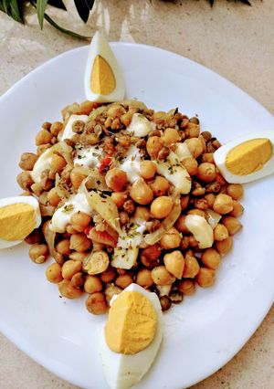 Una foto de Salteado de garbanzos y lentejas
