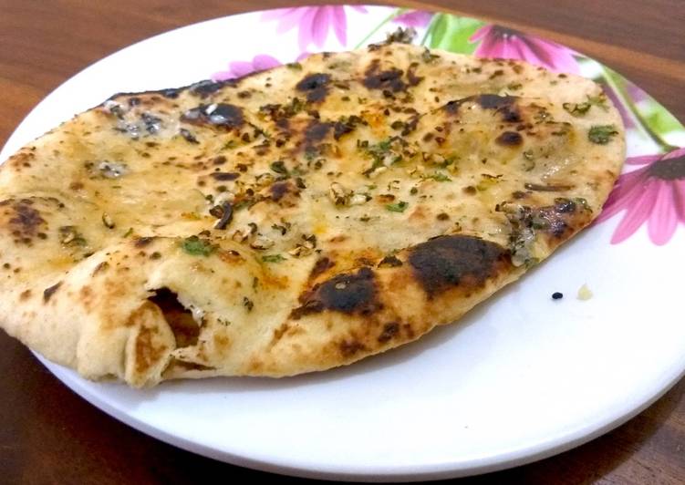 Tandoori  Garlic Naan on Tava