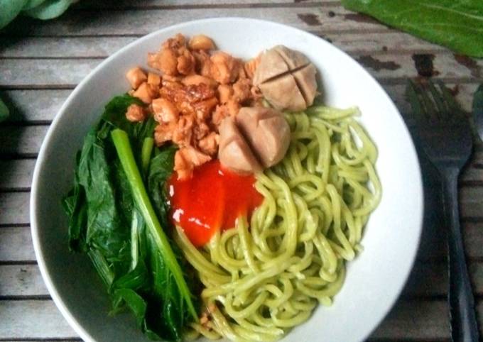 Langkah Mudah Membuat Resep Mie Hijau Pakcoy Ayam Lada Hitam