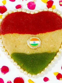 तिरंगी बर्फी (tiranga barfi recipe in marathi) रेसिपी चे मुख्य फोटो