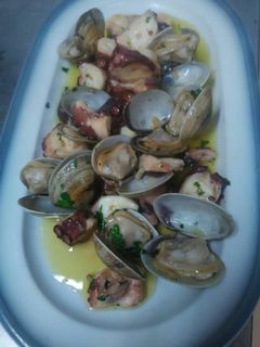 Una foto de Pulpo con Almejas