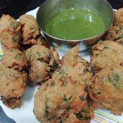 A picture of Methi Pakora.