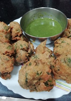 A picture of Methi Pakora.