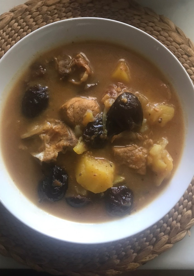 Una foto de Guisado de cordero 🐑 con verduras y ciruelas