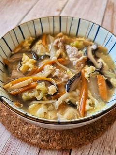 A picture of 台式酸辣湯 Taiwanese Spicy & Sour Soup.