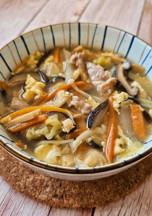 A picture of Taiwanese Spicy & Sour Soup.