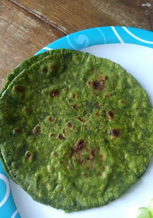 A picture of Palak Paratha.