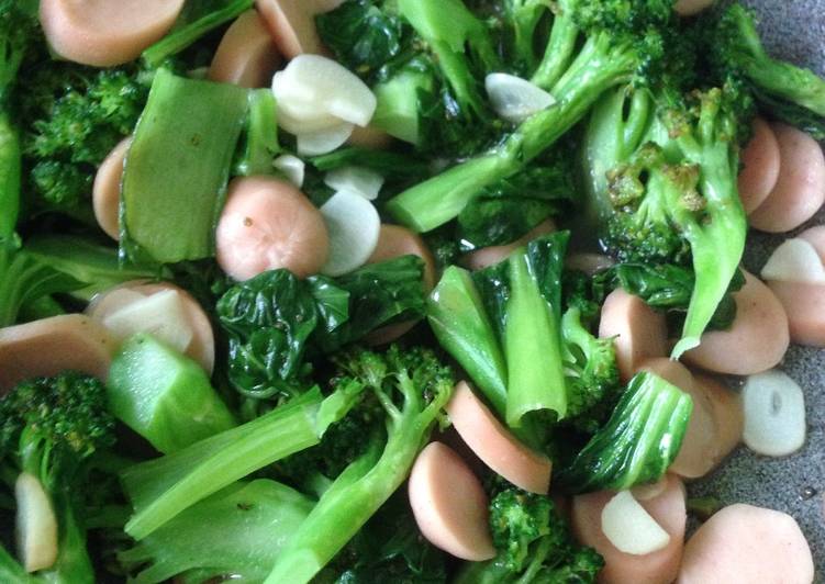 Cara Gampang Menyiapkan Ca brokoli sosis yang Bikin Ngiler