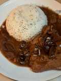 Bondiola de cerdo en bifes con salsa de champignones y vino tinto